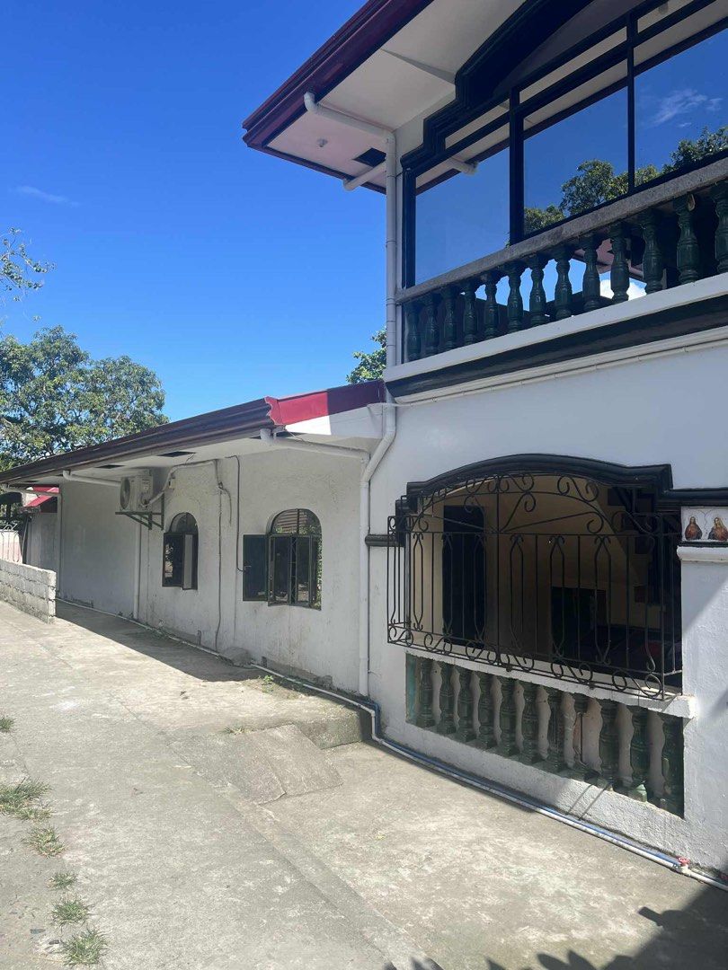 House and Lot (Category: House & Lot) located in Paranaque City. Submitted by vince386 (Listing ID 1450945094, Image 1). Description: FOR SALE: 252sqm House & Lot in GMA Cavite 4BR 5TB PRICE: 4M neg PM for Schedule of Viewing.