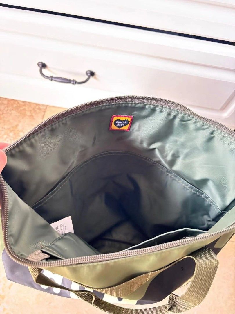 HUMAN MADE Utility Tote Bag 💌 (Category: Sling Bags) located in Kuala Lumpur. Submitted by nasbrandedvault (Listing ID 1451118917, Image 3). Description: Beg ni mmg cun. Design simple, logo depan tu dh tau identiti dia sendiri. ✔️ Material tebal & tahan lasak ✔️ Ruang luas, muat laptop, baju, dokumen & brg harian ✔️ Boleh pegang atau sandang ✔️ Jahitan kemas & kemasan padu Sesuai utk gi kerja, travel, shopping, OOTD atau pakai hari². Match dgn j