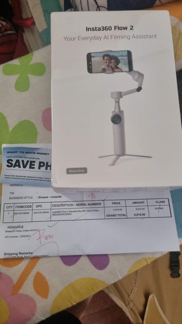 Insta360 Flow 2 Your Everyday AI Filming Assistant (Category: Gimbals & Stabilizers ) located in Paranaque City. Submitted by thelastgwapito (Listing ID 1451007545, Image 2). Description: - Insta360 Flow 2 AI Filming Assistant - Perfect for vlogging and content creation - Includes original box and receipt - Sealed Brand New.