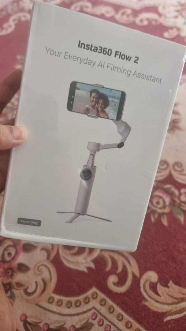 Insta360 Flow 2 Your Everyday AI Filming Assistant (Category: Gimbals & Stabilizers ) located in Paranaque City. Submitted by thelastgwapito (Listing ID 1451007545, Image 1). Description: - Insta360 Flow 2 AI Filming Assistant - Perfect for vlogging and content creation - Includes original box and receipt - Sealed Brand New.