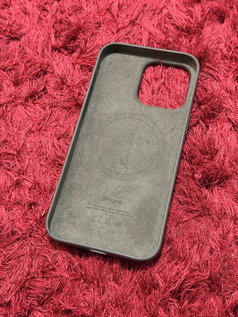 iPhone 15 Pro Max Silicone Case - Clay (Category: Cases & Sleeves) located in Makati City. Submitted by rsr_2024 (Listing ID 1450992130, Image 3). Description: Selling my genuine Apple Silicone Case for the iPhone 15 Pro Max. Condition: ✅ Fully functional ✅ Minor dent on one corner ✅ A few light scratches from normal use ✅ Still offers excellent protection Color: Clay Compatible with: iPhone 15 Pro Max RFS: Old case that’s no longer used and has 