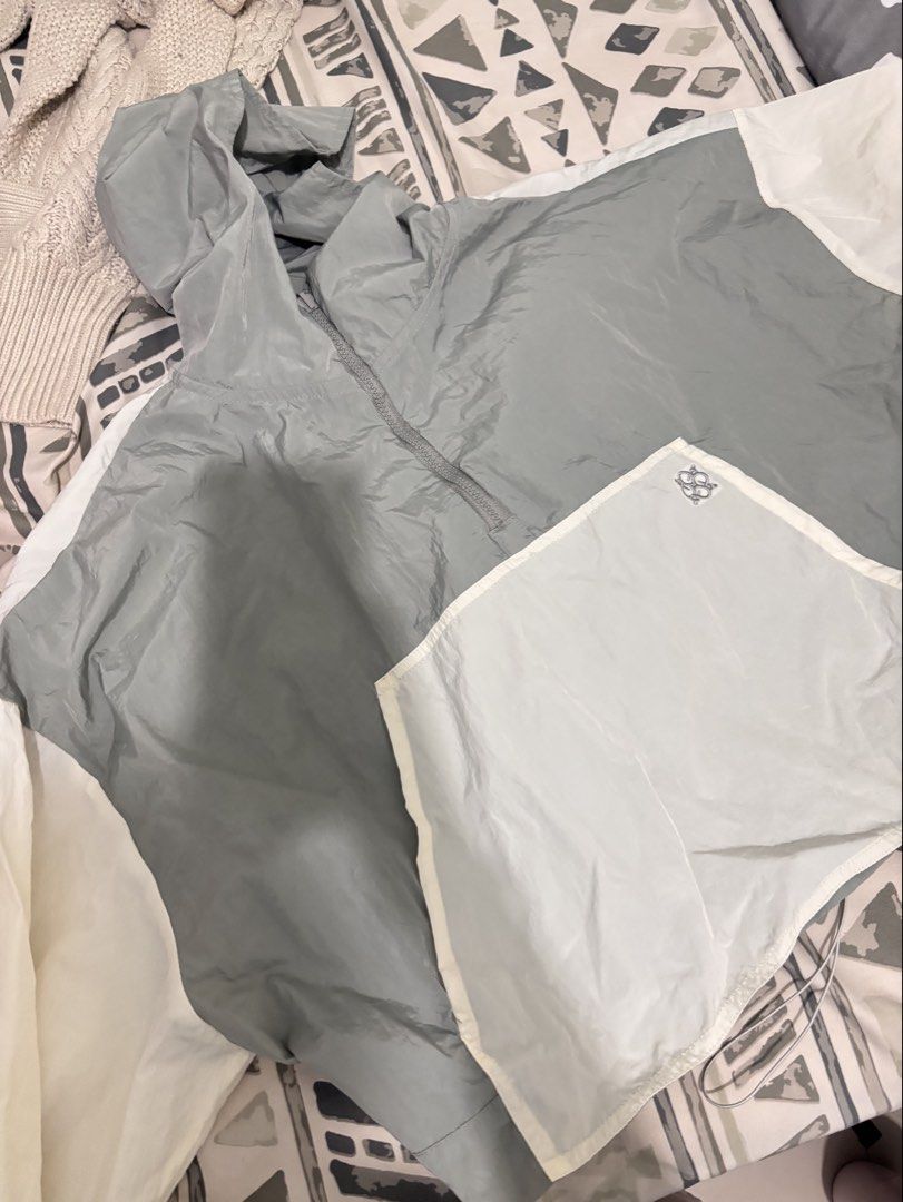 Jaket Jenna & Kaia (Kategori: Busana Muslim - Lainnya) berada di Bandung. Dikirim oleh prelovedbyyanah (ID iklan 1451098021, Gambar 1). Deskripsi: 2x pakai Size L.