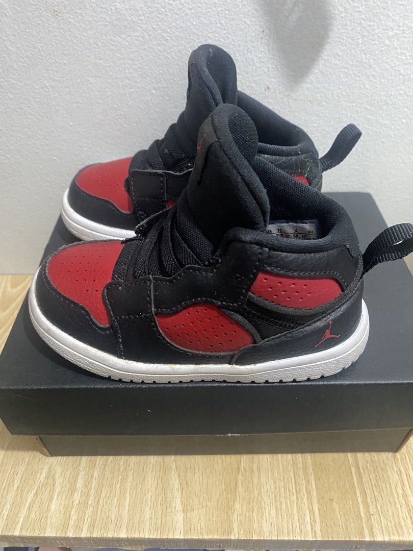 Jordan 1 Toddler Shoes Size 7C (Category: Babies & Kids Fashion) located in Cavite. Submitted by laliswagg (Listing ID 1451070561, Image 2). Description: - Toddler Jordan 1 Shoes - Color: Black and Red - Size: 7C - Includes Original Box - Ideal for toddlers learning to walk or run - Easy to put on and take off.