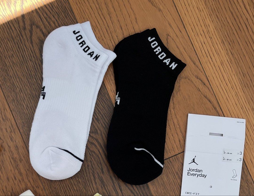 Jordan Nike socks 2 pairs only 💯 guaranteed authentic (Category: Socks) located in Makati City. Submitted by iz_11 (Listing ID 1450978195, Image 1). Description: Nike Jordan Socks 2 pairs only Style# DX9656-902 Size: L Bought from Nike, Hong Kong 💯 guaranteed authentic All of my items are personally bought abroad or in Manila from their respective stores! All pictures are mine and authentic (not AI-generated) NO to scammers/ bogus buyers!! 2 pa