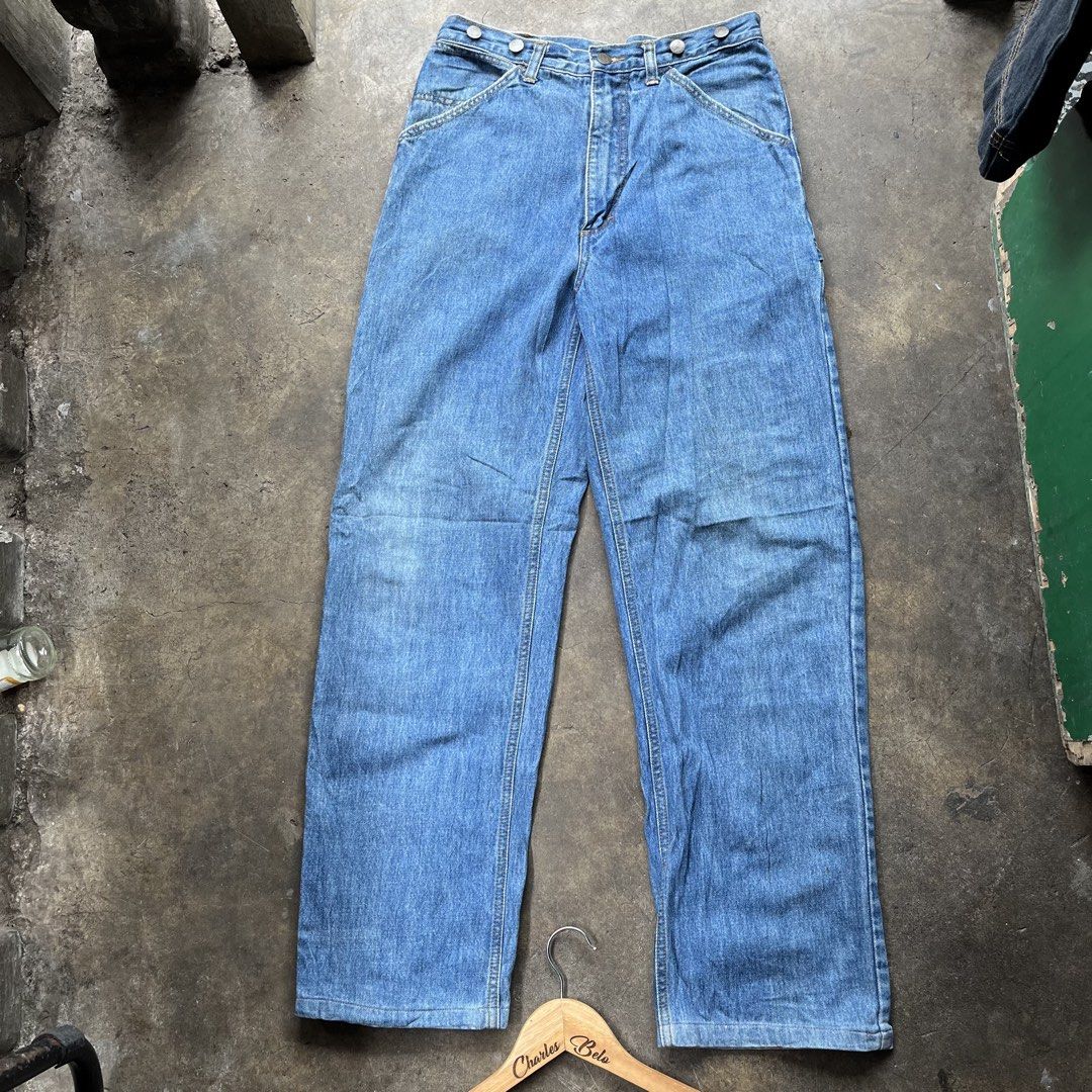 Lee Carpenter Jeans - Blue Denim (Category: Jeans) located in Davao. Submitted by charlesole52665 (Listing ID 1450984849, Image 2). Description: - Classic blue denim carpenter jeans from Lee. - Straight leg fit. - Features multiple pockets and a hammer loop. - Waistline: 31 on tag(30-31 on tape) - Length: 42.5inch - Leg Opening: 9 - Durable and stylish design. - Perfect for work or casual wear. - A wardrobe staple..