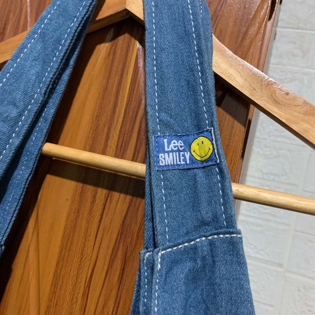 Lee x smiley tote bag (Category: Tote Bags) located in Carmen. Submitted by aquarius.00 (Listing ID 1451046154, Image 2). Description: like new.