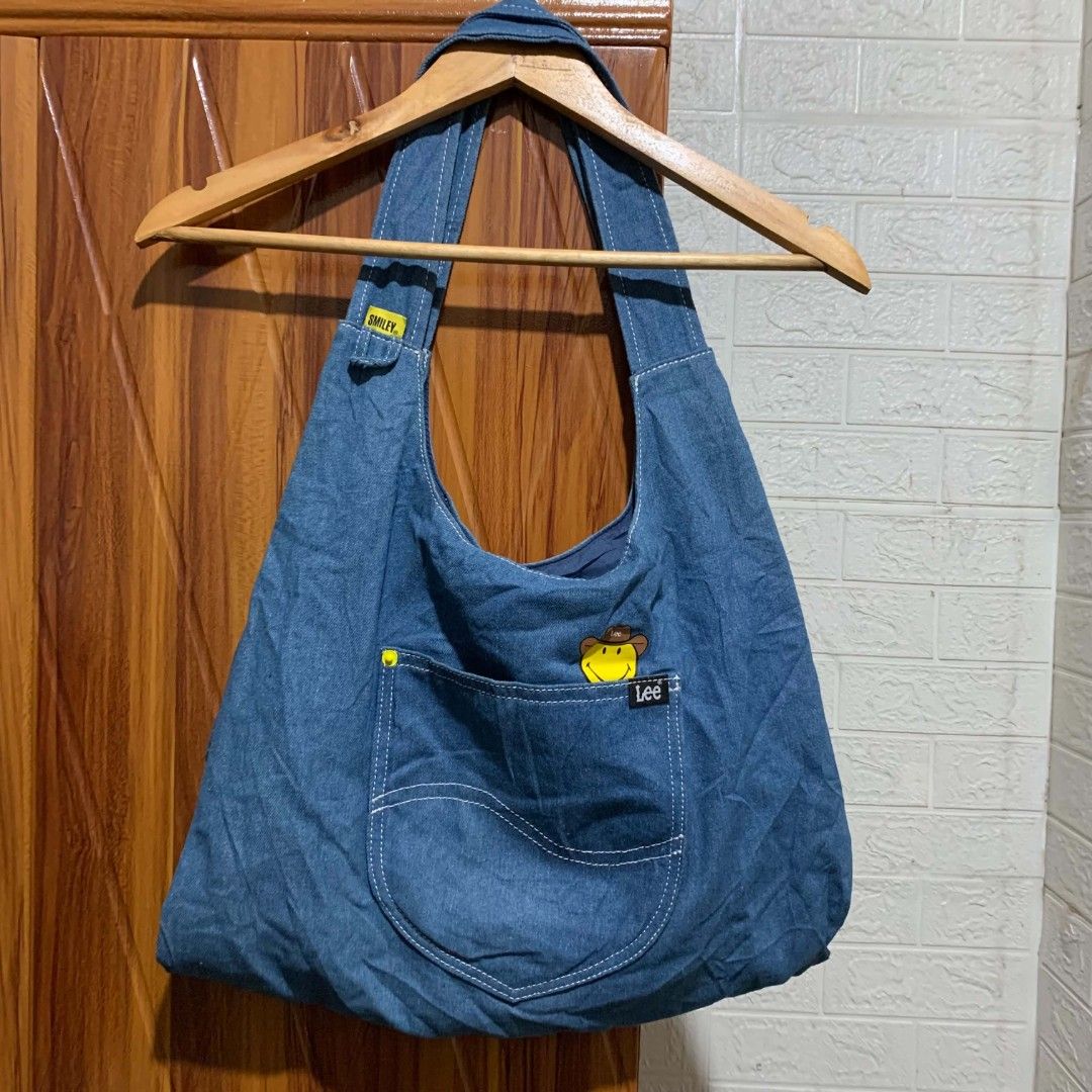 Lee x smiley tote bag (Category: Tote Bags) located in Carmen. Submitted by aquarius.00 (Listing ID 1451046154, Image 3). Description: like new.
