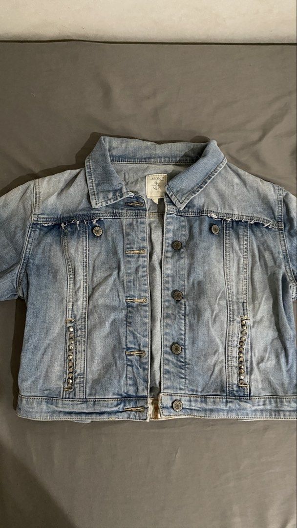 light cropped denim jacket studs (Category: Coats, Jackets and Outerwear) located in Manila. Submitted by bajisuke (Listing ID 1451069942, Image 1). Description: - Feel free to PM for queries/other details - Price is negotiable but no lowballing - No to rush shipping .