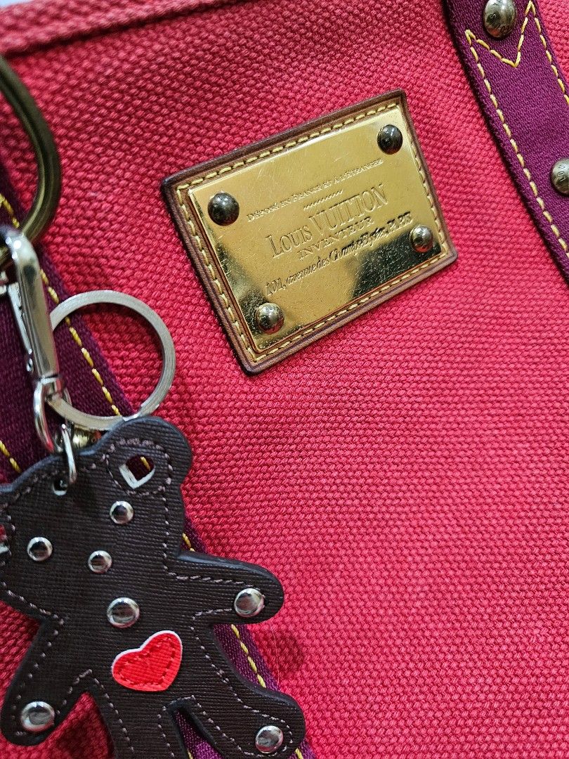 Louis Vuitton Antigua Cabas MM Bag (Category: Luxury Bags & Wallets) located in Manila. Submitted by pauarce1226 (Listing ID 1451031089, Image 2). Description: Authentic LV Antigua Cabas MM Tote Vintage / Limited (Discontinued Model) -with signs of usage (see photos) -missing luggage tag (i replaced it with a bear bag charm) -no dust bag rfs decluttering GCASH/BPI TRANSFER.