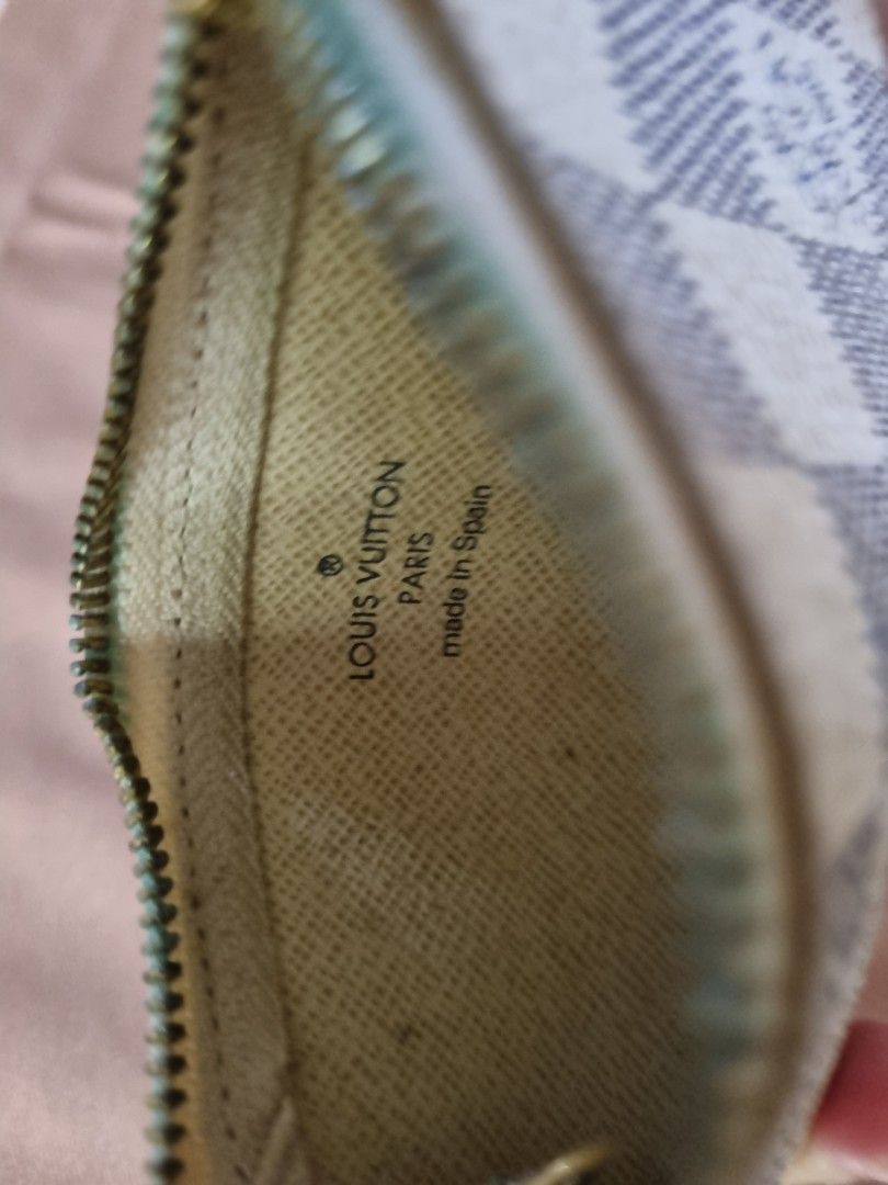 Louis Vuitton Key Pouch Damier Azur Canvas (Category: Luxury Bags & Wallets) located in Manila. Submitted by viviennespreloved22 (Listing ID 1447121593, Image 3). Description: its Authentic bought in Paris There are signs of usage but not abused fixed price no box no return no echange.