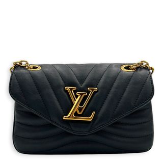 (Category: ) located in . Submitted by carousellluxury (Listing ID 1451031337, Image 1). Description: .