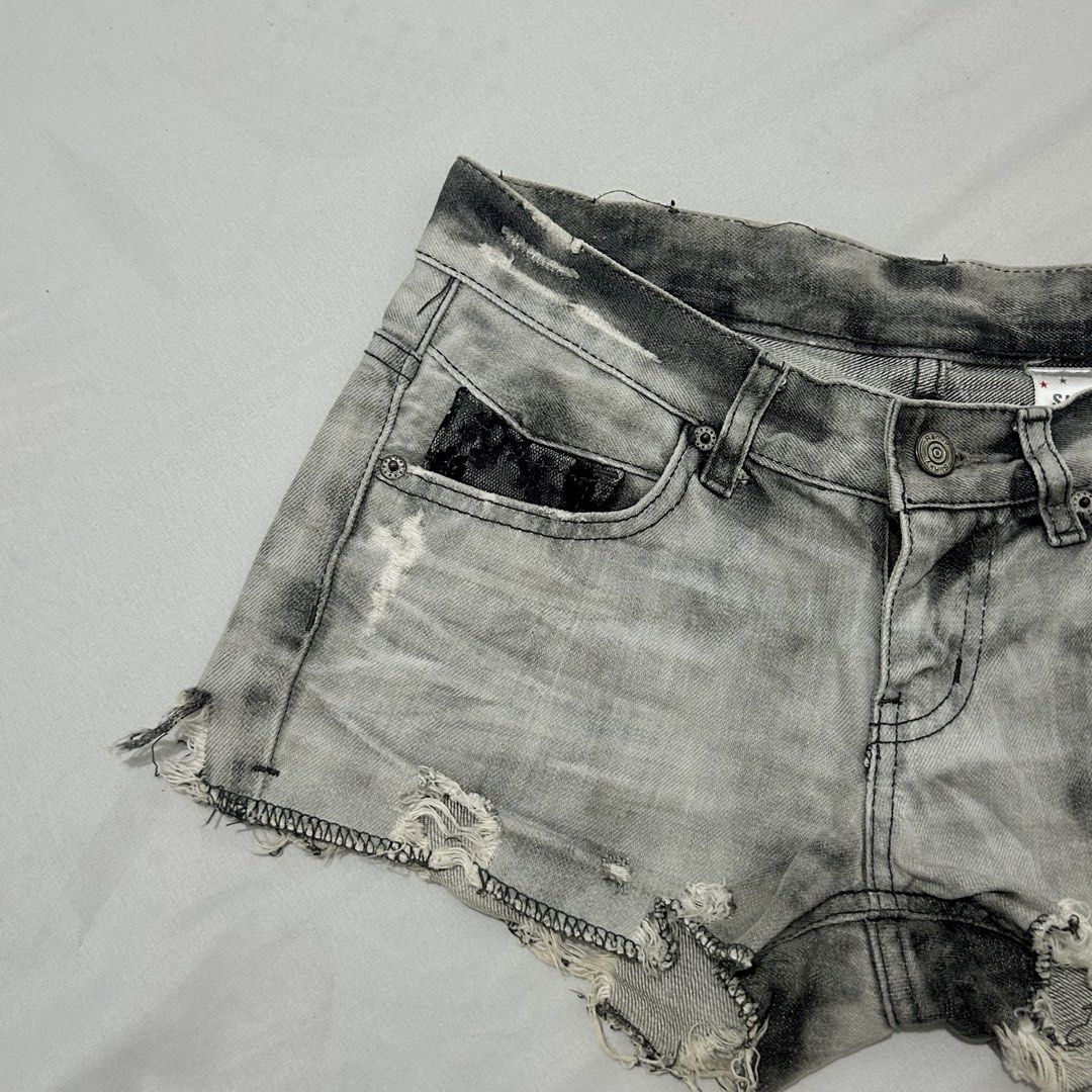 Low Waist Shorts (lace design) (Category: Shorts) located in Quezon City. Submitted by rbrooklyn (Listing ID 1450984158, Image 2). Description: waist: 28-29.