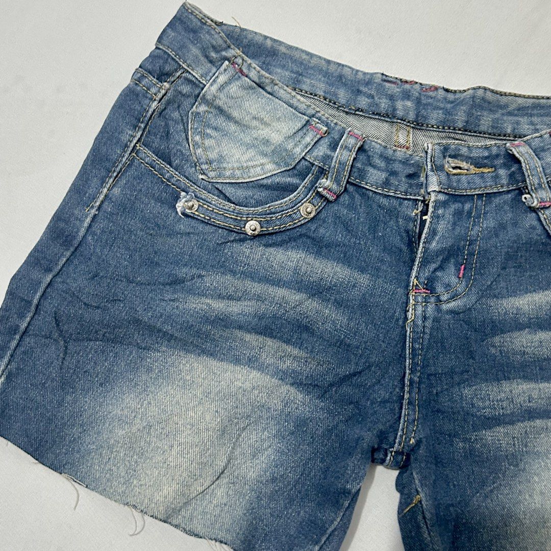 Low Waist Shorts (uk design) (Category: Shorts) located in Quezon City. Submitted by rbrooklyn (Listing ID 1450984504, Image 2). Description: waist: 28-29in.