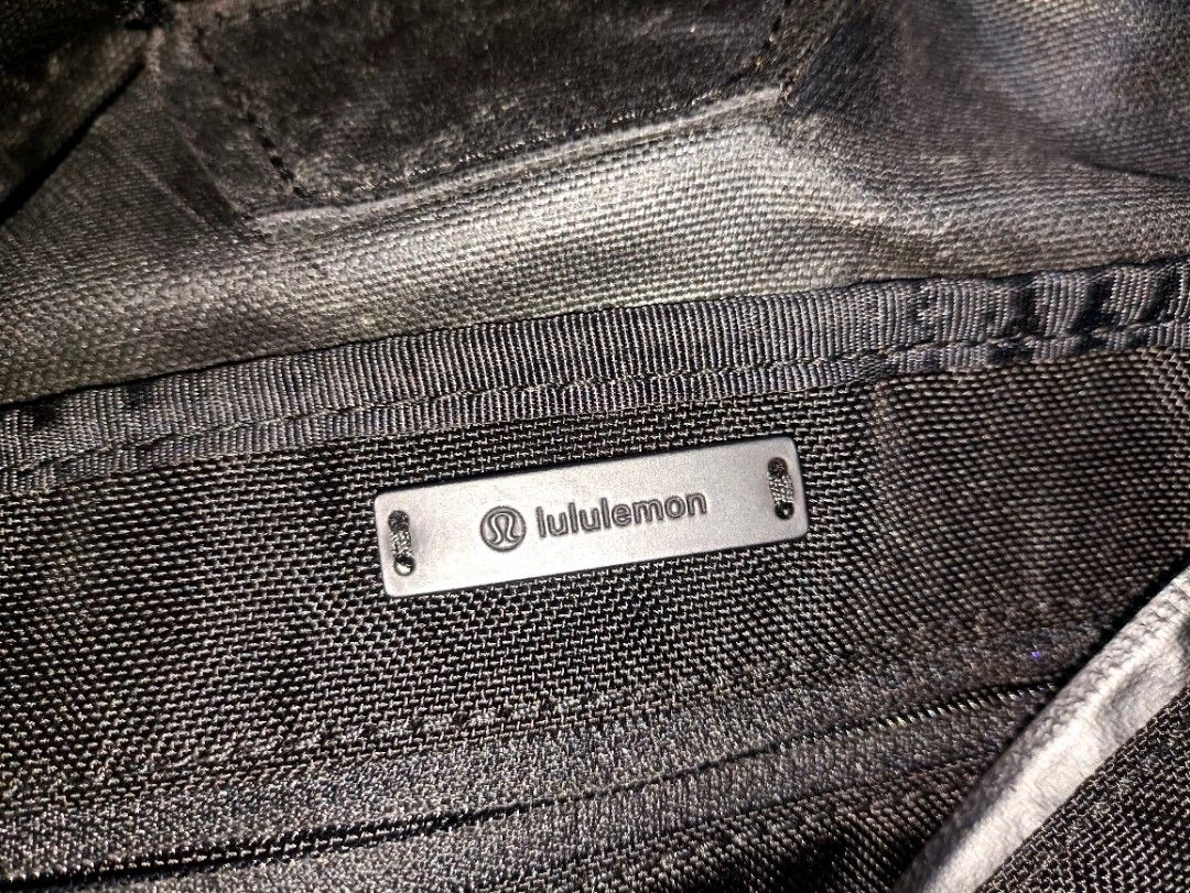 Lululemon Curved Lines Backpack 17L (Black) (Category: Backpacks) located in Quezon City. Submitted by Chess (Listing ID 1451014404, Image 2). Description: 📝 Product Overview & Features Sleek, lightweight, and super functional backpack made with durable water-repellent fabric. Perfect for daily commutes, gym sessions, work, or casual wear. Curved Top Design: Clean aesthetic with smooth rounded main zip enclosure. Front Zippered Pouch: Easy-acces