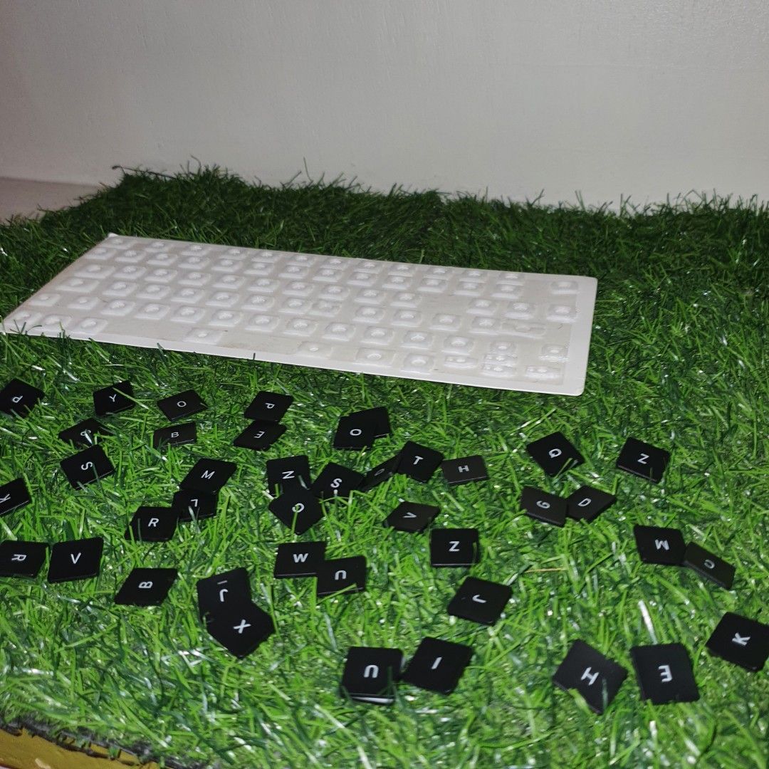 Macbook keycap and hinge for keyboard (Category: Computer Keyboard) located in Pasig City. Submitted by last_price_posted (Listing ID 1450992725, Image 1). Description: .