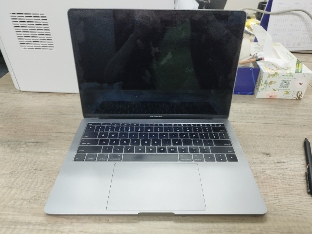 MacBook Pro 2017 lightly used515667475290531841