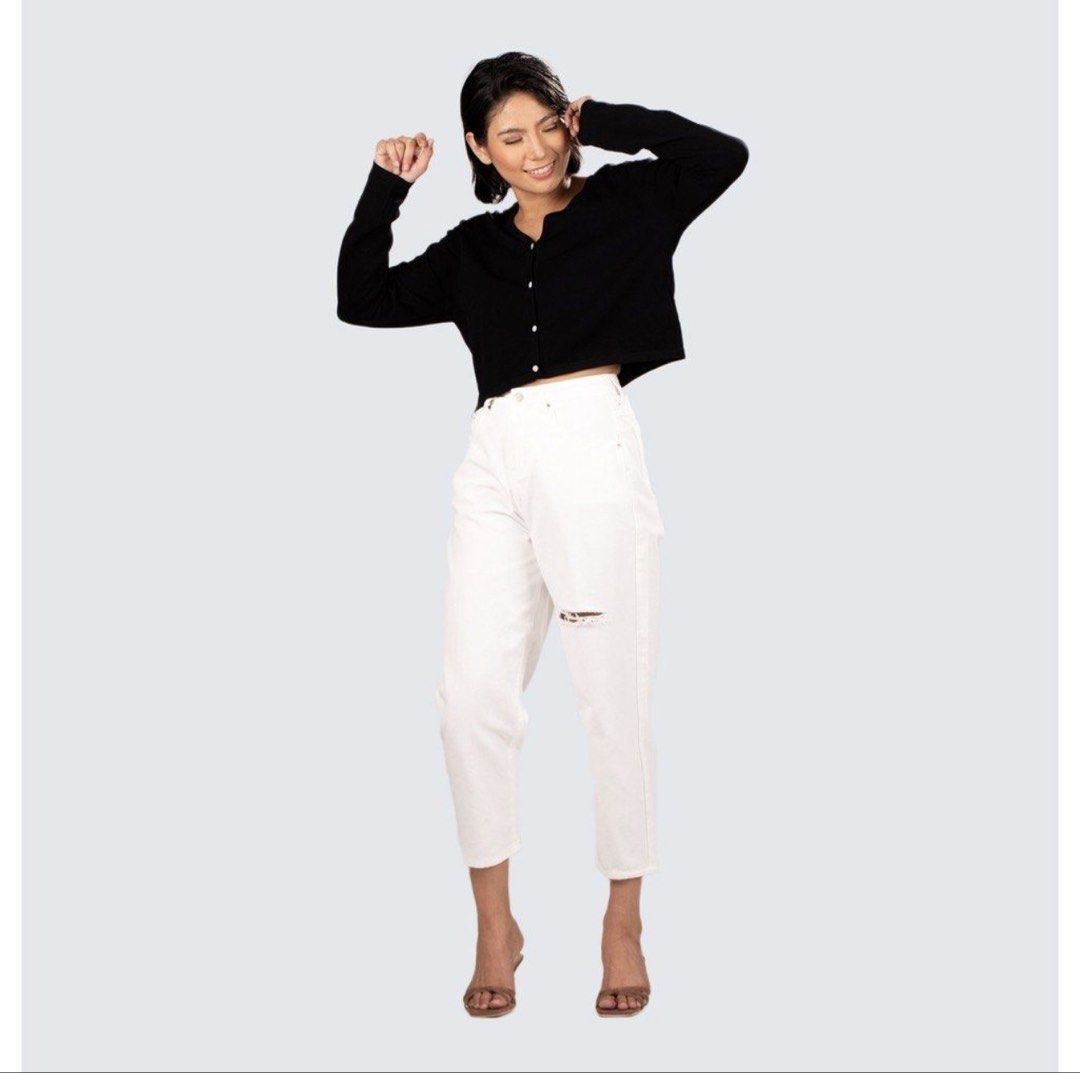 Mantou Clarisse White Ripped Jeans (Category: Jeans) located in Cavite. Submitted by ppyongg (Listing ID 1451091384, Image 1). Description: ~ size: small (waist 26” hips 37” thigh width 10” rise 12” full length 36.5”) ~bought for 1,043php.