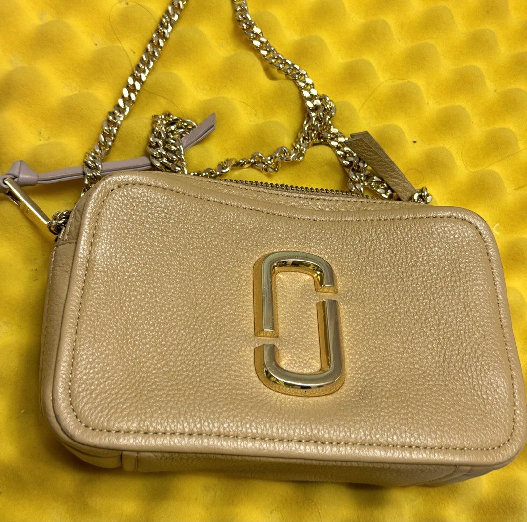 Marc Jacobs Snapshot Camera Bag Beige Leather Gold Hardware (Category: Luxury Bags & Wallets) located in Las Pinas. Submitted by al0704 (Listing ID 1450975268, Image 1). Description: - Authentic Marc Jacobs Snapshot Bag - Color: Beige - Material: Pebbled Leather - Hardware: Gold - Includes: Original Tags, Dust Bag - Strap: Detachable Chain Strap - Versatile: Ideal for everyday use or nights out - Spacious: Ample room for essentials.