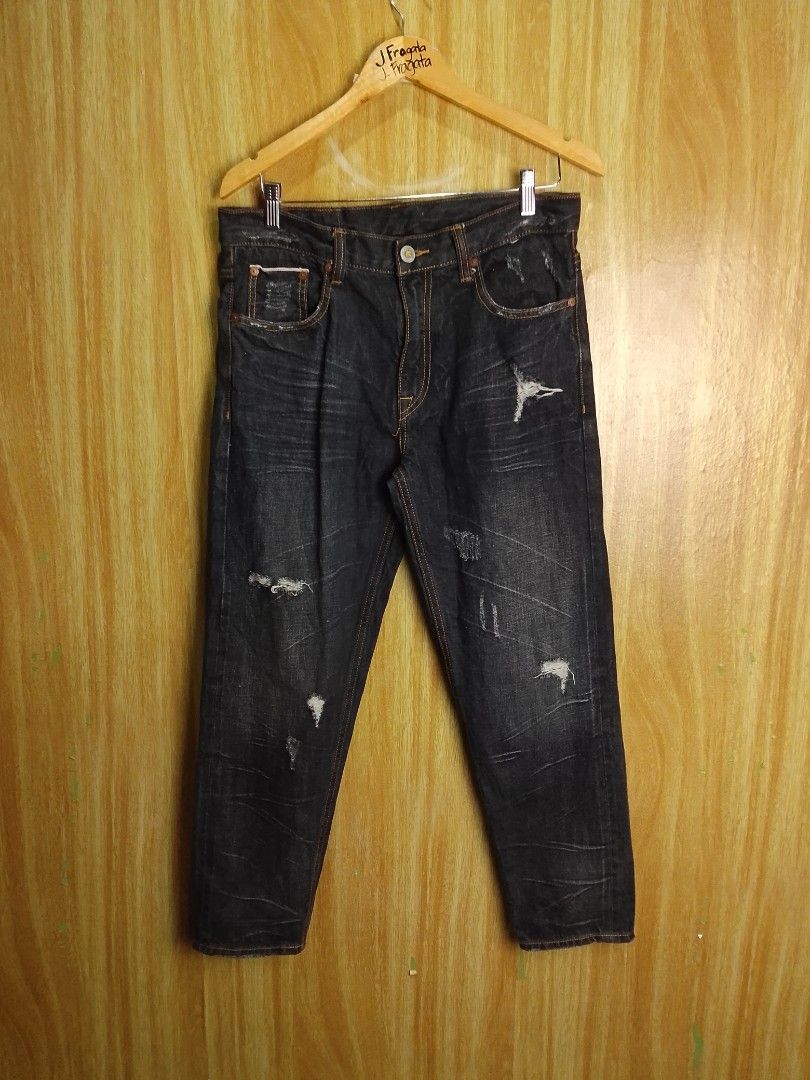 MBBCAR Selvedge Denim (Category: Jeans) located in Santiago. Submitted by jonathanfragata21 (Listing ID 1450941557, Image 1). Description: MBBCAR Selvedge Denim Waist : 32 - 33 Length : 37 Hem : 6.5 Size on tag : 32 Color Rate : 9.5/10 Excellent Condition No Issue Price : 850 + Shipping Fee Location : Santiago City Isabela.