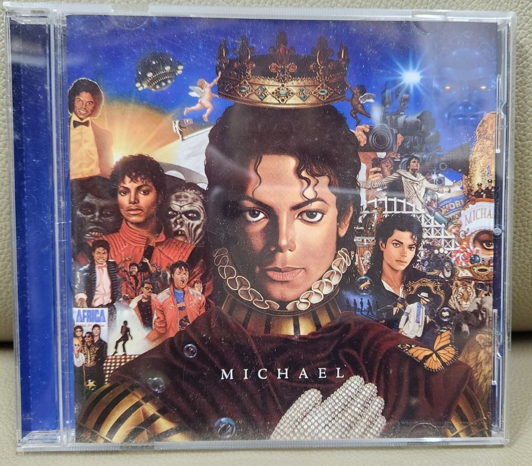 [MJ珍藏] Michael Jackson - Michael 專輯 CD （分類：音樂與媒體 - CD 及 DVD）位於 Hong Kong。 由 phoenixmiu 提交（商品編號 1451090187，圖片 1）。簡介： 收錄多首經典歌曲： Hold My Hand, Hollywood Tonight, Monster 等等。 💜可將軍澳地鐵站 面交 或 順豐到付💜。