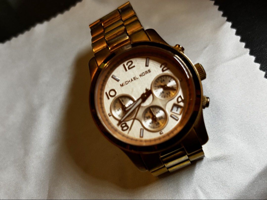 由 winniepan114 (刊登 ID 1450937765，圖片 1) 提交，位於 台北市 (Taipei) 的 MICHAEL KORS 玫瑰金色不鏽鋼錶帶 石英 三眼計時 MK5128 (類別：手錶)，說明：MICHAEL KORS 玫瑰金色不鏽鋼錶帶 石英 三眼計時 型號：MK5128 原價：8千多 購入於寶島鐘錶，已無保卡 需要自己換電池，錶帶有受傷🥺 但錶面狀況良好，希望有緣人帶她回家。
