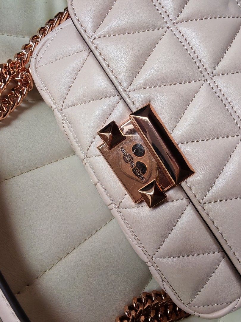 Michael Kors Sloan quilted leather shoulder bag (Category: Shoulder Bags) located in Baguio. Submitted by north.archive (Listing ID 1451058293, Image 2). Description: .