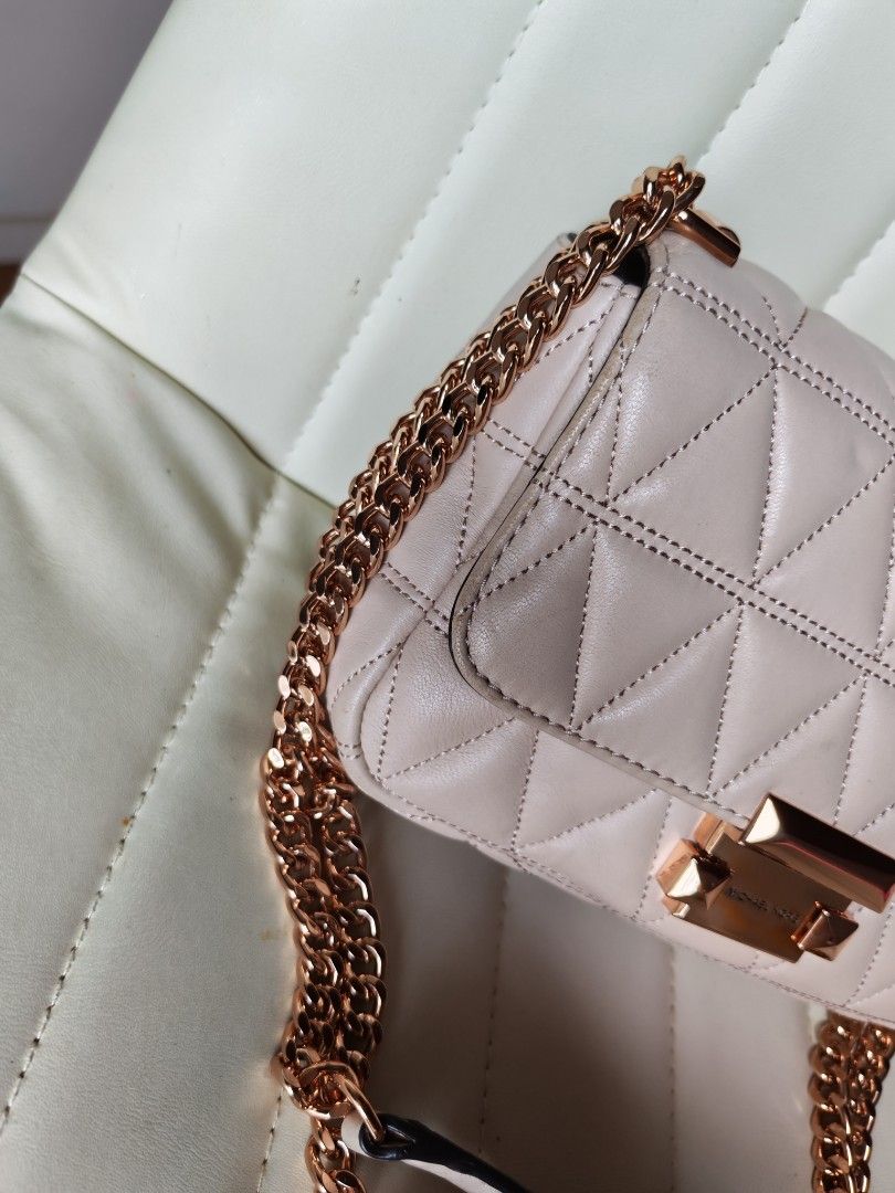 Michael Kors Sloan quilted leather shoulder bag (Category: Shoulder Bags) located in Baguio. Submitted by north.archive (Listing ID 1451058293, Image 3). Description: .