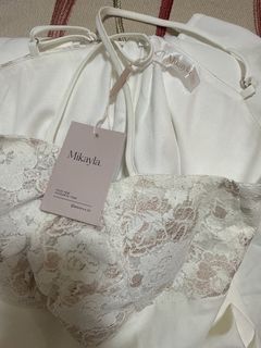 (Category: ) located in . Submitted by shopwithavocado (Listing ID 1451001189, Image 1). Description: .