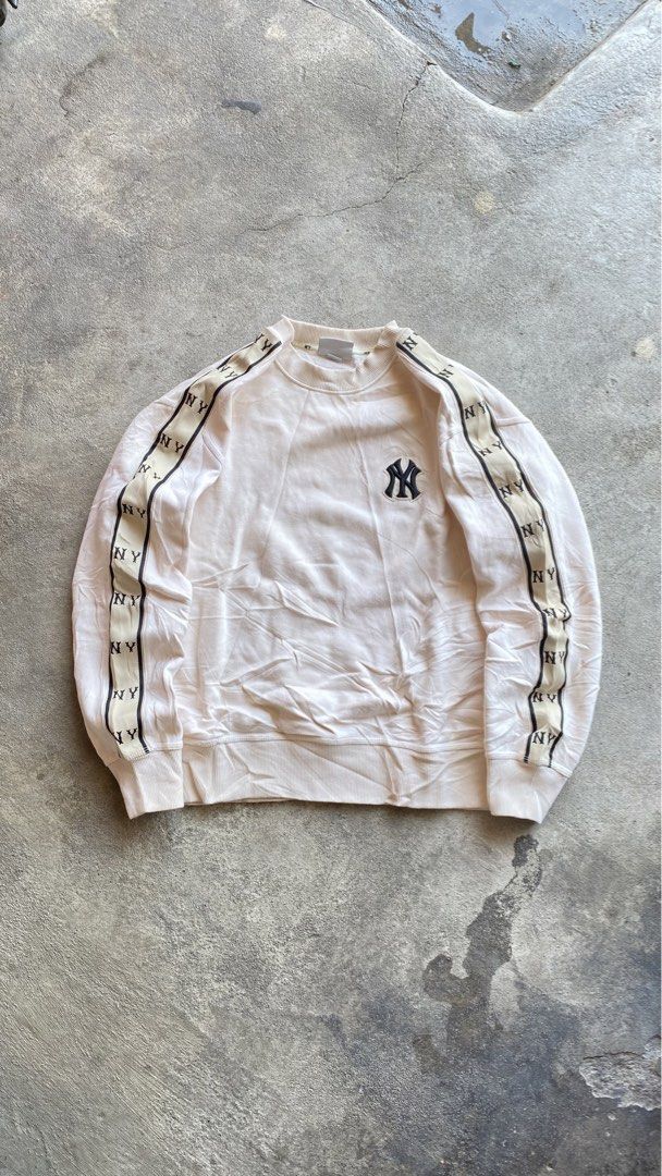 MLB NY TAPPETD (Kategori: Atasan) berada di Palu. Dikirim oleh stallsecond (ID iklan 1451013646, Gambar 1). Deskripsi: Size on tag M L 62 P 62 No Minus Good Condetion.