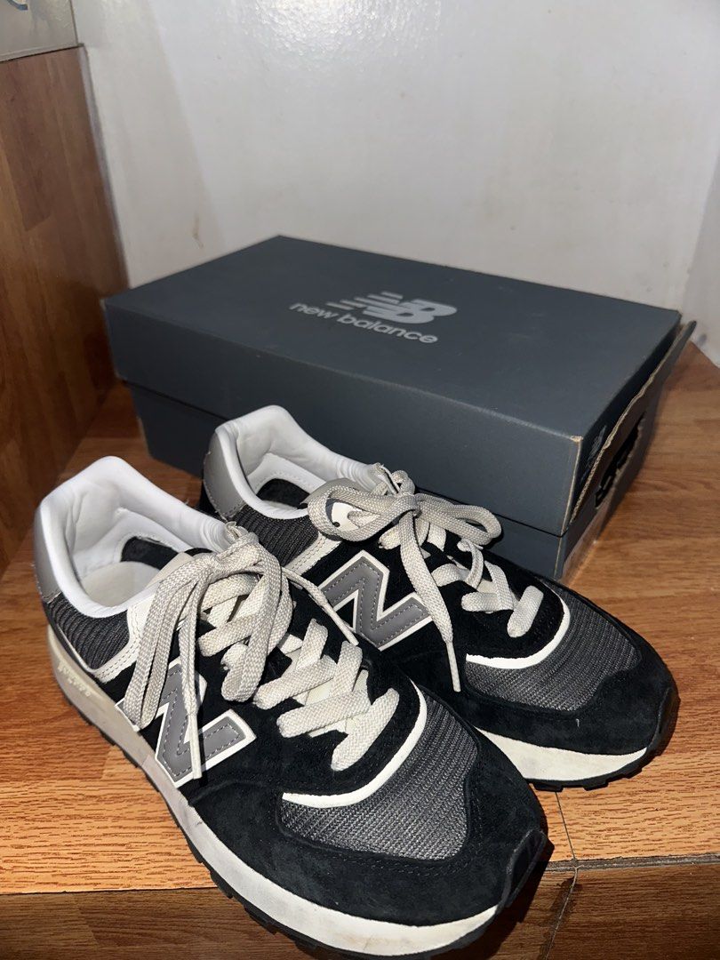 New Balance 235 (Category: Sneakers) located in Manila. Submitted by declutterwtmadz (Listing ID 1451022775, Image 1). Description: Size: 5'5 Bought in Lotte World South Korea 1 year old RFS: Di nagagamit, sa korea lang nagamit twice.