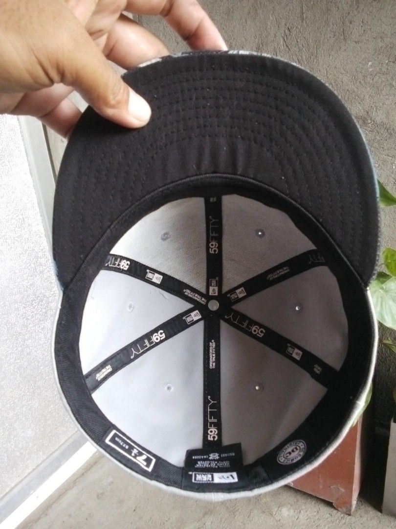 New era close cap (batman) DC (Category: Caps & Hats) located in Davao. Submitted by thrft2jerusalem (Listing ID 1450968303, Image 3). Description: 71/4 on tag.