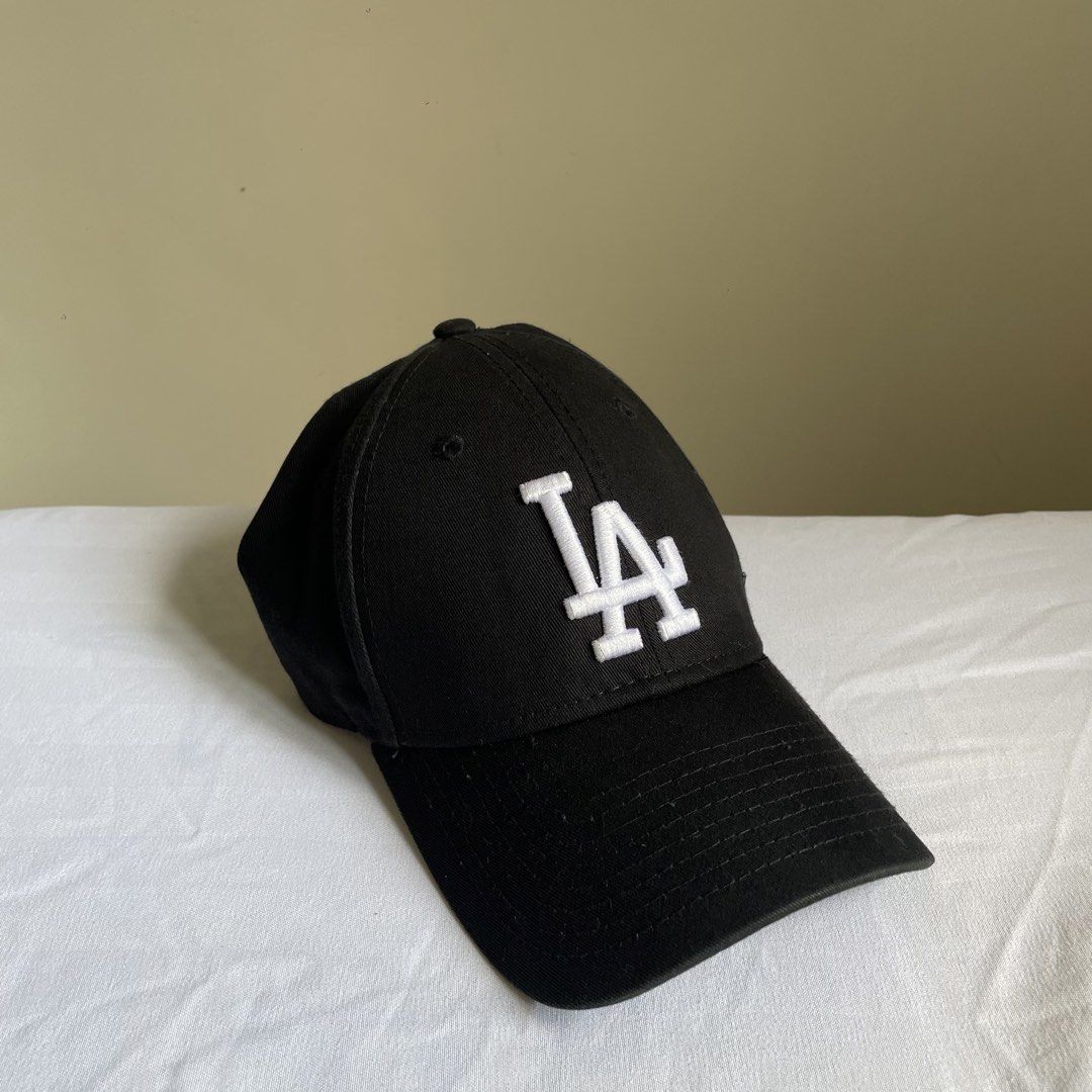 New Era LA Dodgers 9FORTY Cap Black (Category: Caps & Hats) located in Cebu City. Submitted by declutterchin (Listing ID 1450973394, Image 3). Description: - Brand new black New Era 9FORTY cap - Features embroidered LA Dodgers logo on the front - New Era branding on side and inside - Adjustable strap at the back for a customized fit - Ideal for any Los Angeles Dodgers fan.