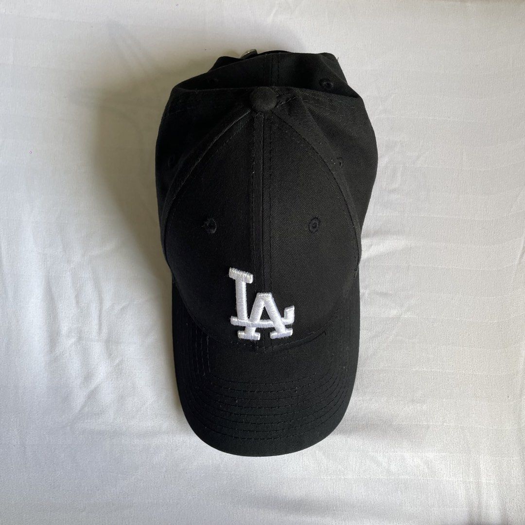 New Era LA Dodgers 9FORTY Cap Black (Category: Caps & Hats) located in Cebu City. Submitted by declutterchin (Listing ID 1450973394, Image 2). Description: - Brand new black New Era 9FORTY cap - Features embroidered LA Dodgers logo on the front - New Era branding on side and inside - Adjustable strap at the back for a customized fit - Ideal for any Los Angeles Dodgers fan.