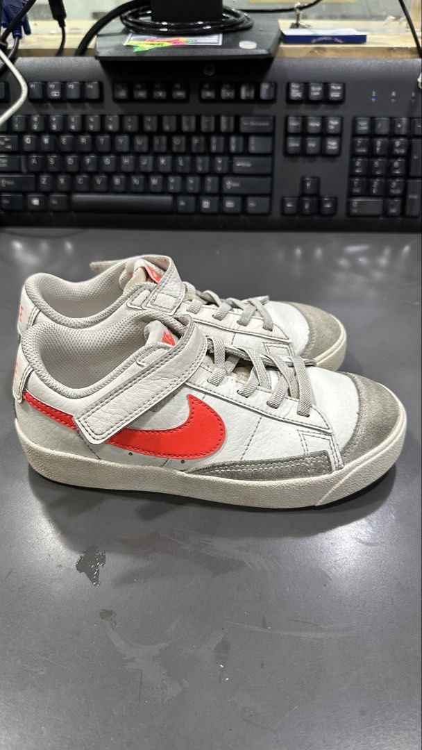 Nike Blazer (Category: Babies & Kids Fashion) located in Manila. Submitted by soytimaster77 (Listing ID 1450940178, Image 3). Description: For sale Nike Blazer Low ‘77 PS (Preschool) sneakers in a white and red colorway, featuring a suede toe cap and Velcro strap. Nike Blazer Low ‘77 Preschool White leather upper, red Nike Swoosh, and a grey suede toe overlay. Size 13c.