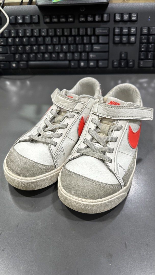 Nike Blazer (Category: Babies & Kids Fashion) located in Manila. Submitted by soytimaster77 (Listing ID 1450940178, Image 1). Description: For sale Nike Blazer Low ‘77 PS (Preschool) sneakers in a white and red colorway, featuring a suede toe cap and Velcro strap. Nike Blazer Low ‘77 Preschool White leather upper, red Nike Swoosh, and a grey suede toe overlay. Size 13c.