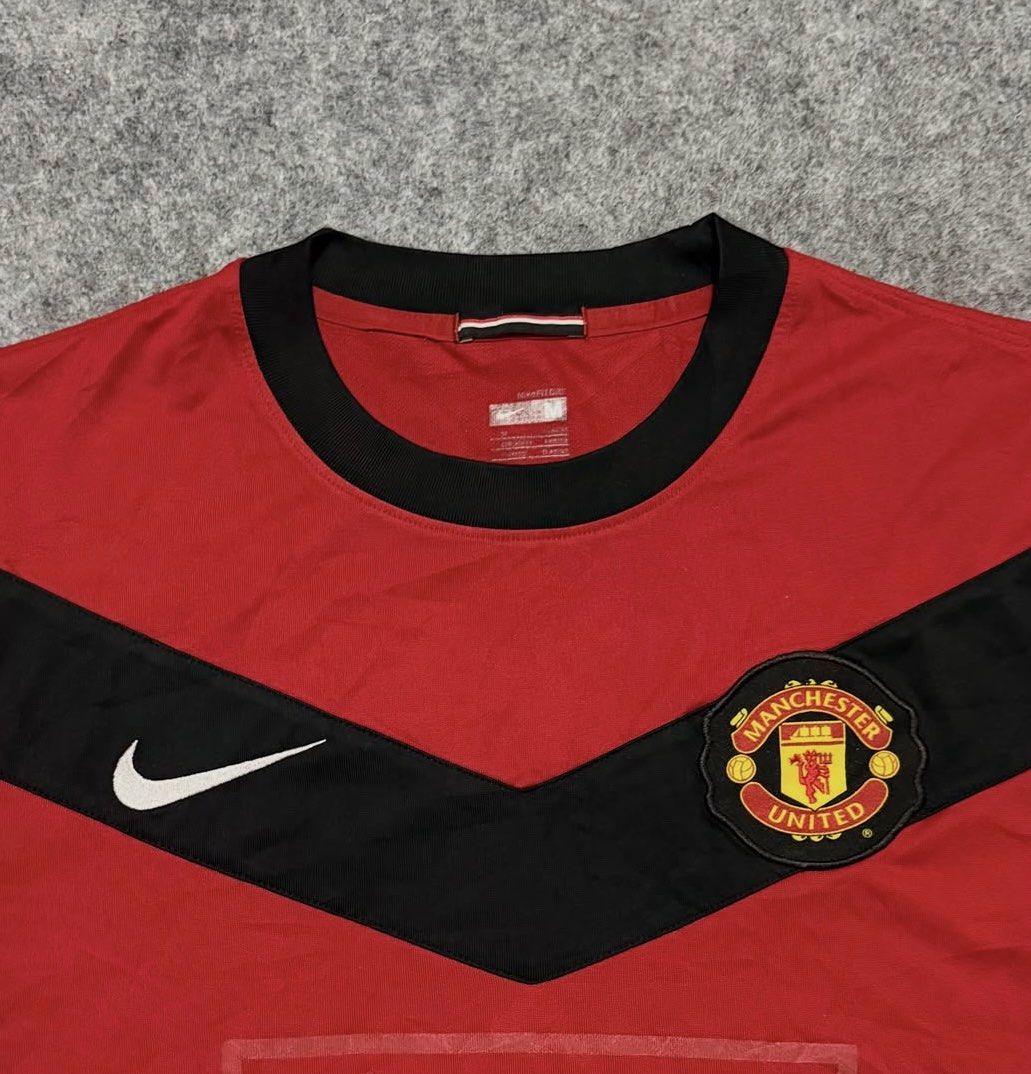 Nike Manchaster United Home Shirt #07 Shanne Jersey Vintage 2009 (Kategori: Atasan) berada di Bengkulu. Dikirim oleh aarthirdyahoo (ID iklan 1451045070, Gambar 2). Deskripsi: Nike Manchaster United Home Shirt #07 Shanne Jersey Vintage 2009 Kondisi : • Authentic • Ukuran Medium • Made in Indonesia • Kondisi 7/10 Warna terang, Crack tipis di punggung pemain, overall dalam kondisi baik, tag lengkap Open Price 730.000 Happy Shopping .