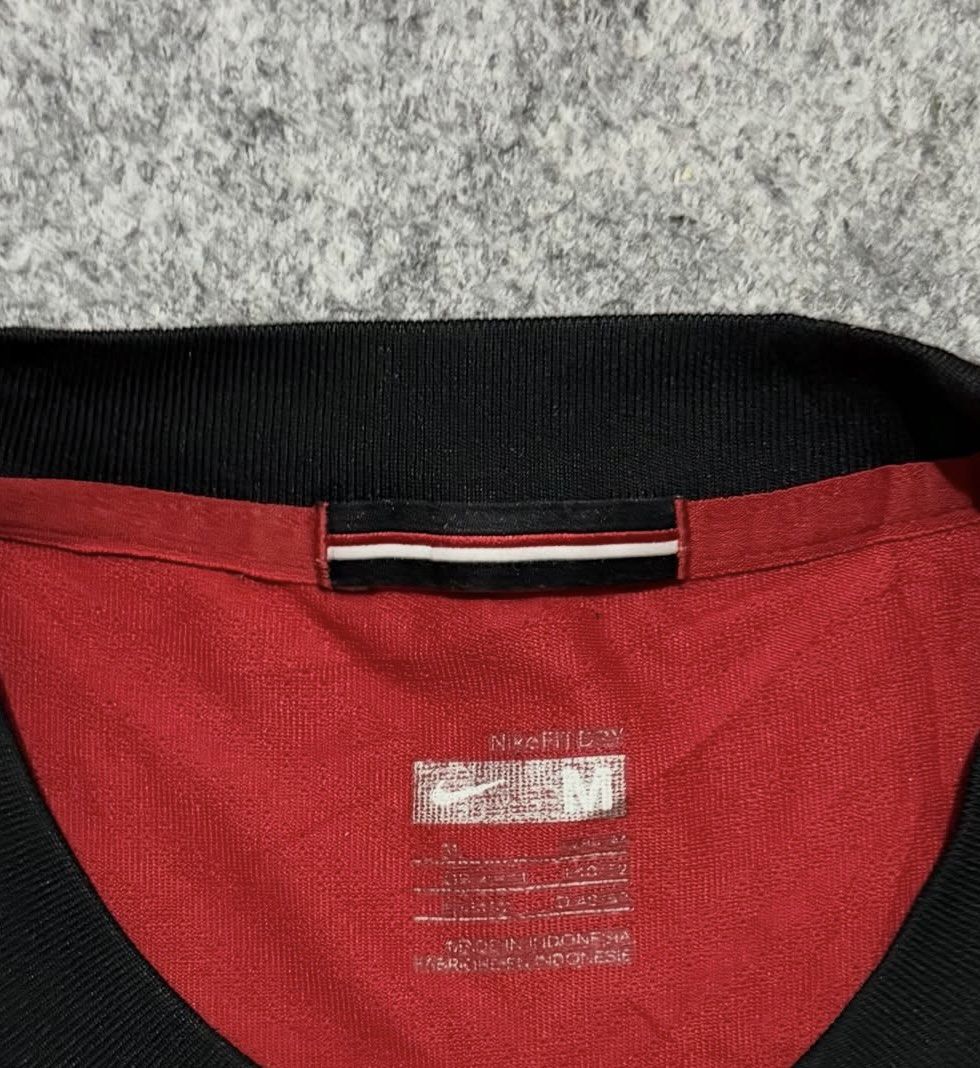 Nike Manchaster United Home Shirt #07 Shanne Jersey Vintage 2009 (Kategori: Atasan) berada di Bengkulu. Dikirim oleh aarthirdyahoo (ID iklan 1451045070, Gambar 3). Deskripsi: Nike Manchaster United Home Shirt #07 Shanne Jersey Vintage 2009 Kondisi : • Authentic • Ukuran Medium • Made in Indonesia • Kondisi 7/10 Warna terang, Crack tipis di punggung pemain, overall dalam kondisi baik, tag lengkap Open Price 730.000 Happy Shopping .