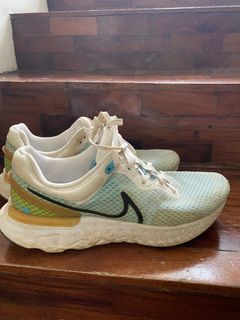 (Category: ) located in . Submitted by declutteringdiary (Listing ID 1450986126, Image 1). Description: .