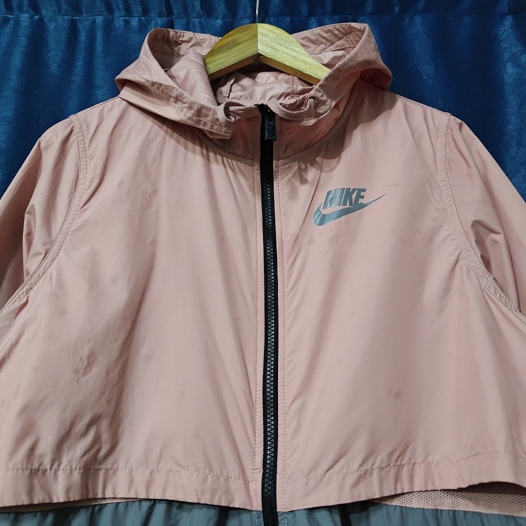 NIKE SPORTSWEAR SUMMER WINDBREAKER (Category: Activewear) located in Makati City. Submitted by upcycled.closeth (Listing ID 1451080408, Image 3). Description: - Authentic Nike product - light pink & Black , long-sleeved - Size: large (unisex) - Authentic - flaws: no flaws - Excellent condition - Need wash, fresh from bale - Features design of Nike sportswear jacket - Material: 100% nylon !!STILL NEGOTIABLE!!.