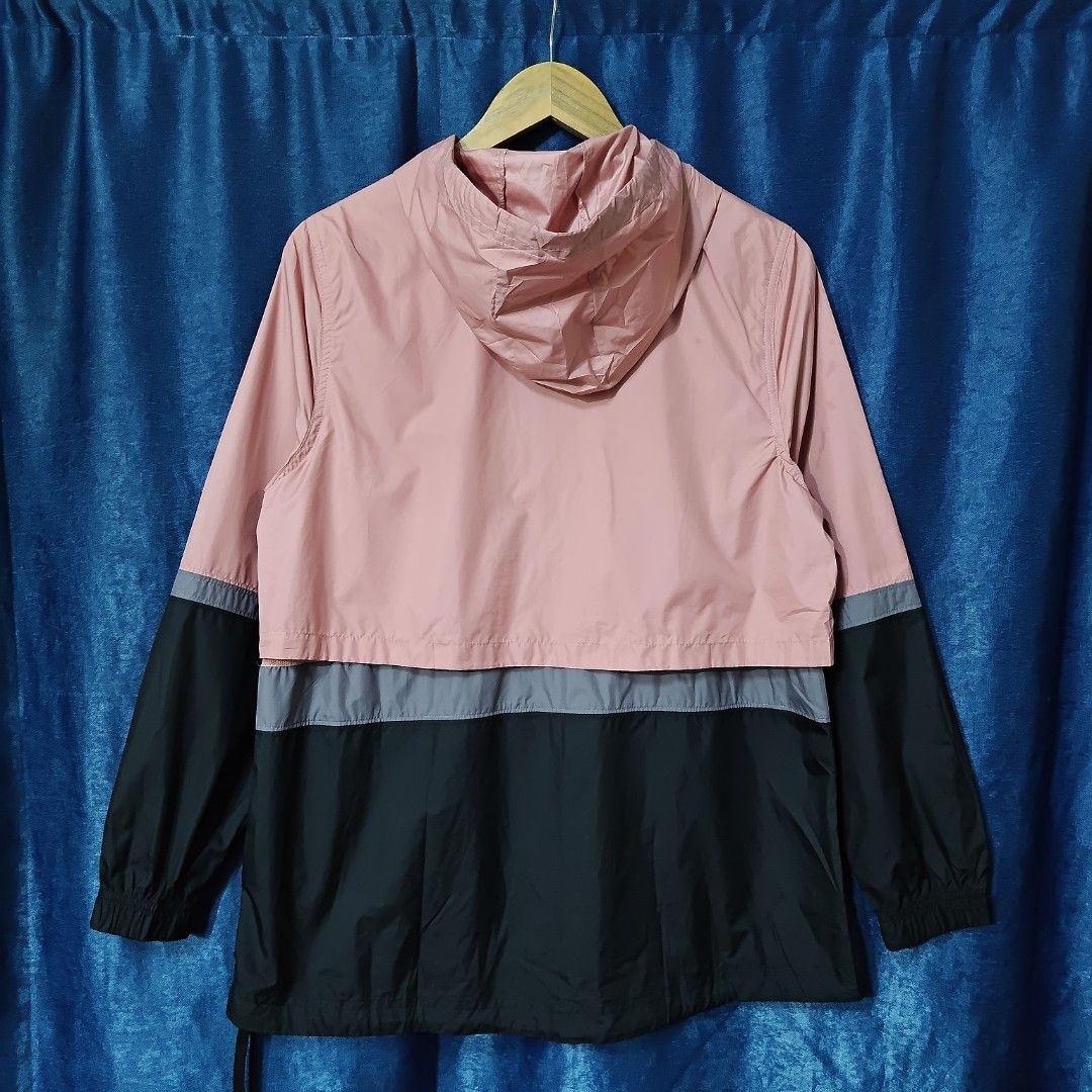 NIKE SPORTSWEAR SUMMER WINDBREAKER (Category: Activewear) located in Makati City. Submitted by upcycled.closeth (Listing ID 1451080408, Image 2). Description: - Authentic Nike product - light pink & Black , long-sleeved - Size: large (unisex) - Authentic - flaws: no flaws - Excellent condition - Need wash, fresh from bale - Features design of Nike sportswear jacket - Material: 100% nylon !!STILL NEGOTIABLE!!.