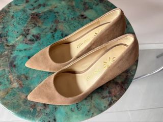 (Category: ) located in . Submitted by fashionloversg (Listing ID 1450947513, Image 1). Description: .