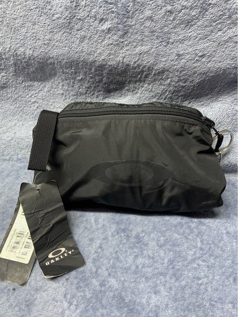 Oakley The Freshman Packable backpack with hang tag (Category: Backpacks) located in Quezon City. Submitted by jomsellsdope (Listing ID 1451087156, Image 2). Description: .