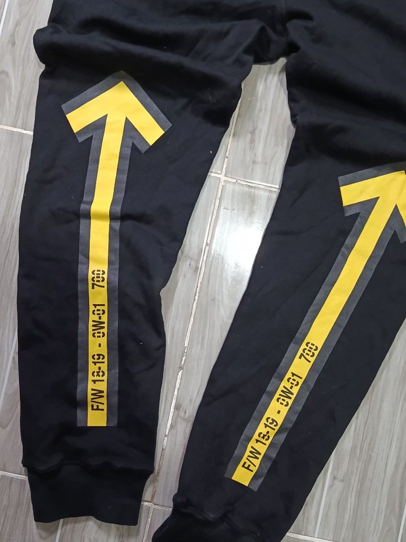 OFF WHITE JOGGER PANTS (freeshipping) (Category: Joggers) located in Quezon City. Submitted by gyl-stop (Listing ID 1450938376, Image 3). Description: free shipping 30-34 x 40.5 excellent condi cr: 9.8/10 issue: none.