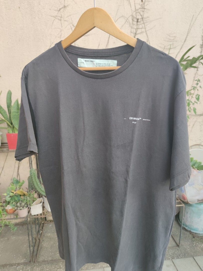 OFF-WHITE "MAIN LABEL" T-Shirt (Category: Tshirts & Polo Shirts ) located in Pasig City. Submitted by ftwind (Listing ID 1450937044, Image 1). Description: - nice aunfade - Small graphic print on the front: "OFF-WHITE c/o VIRGIL ABLOH" - Front print also includes the year "2019" - Tag details: "MAIN LABEL" and "2013".