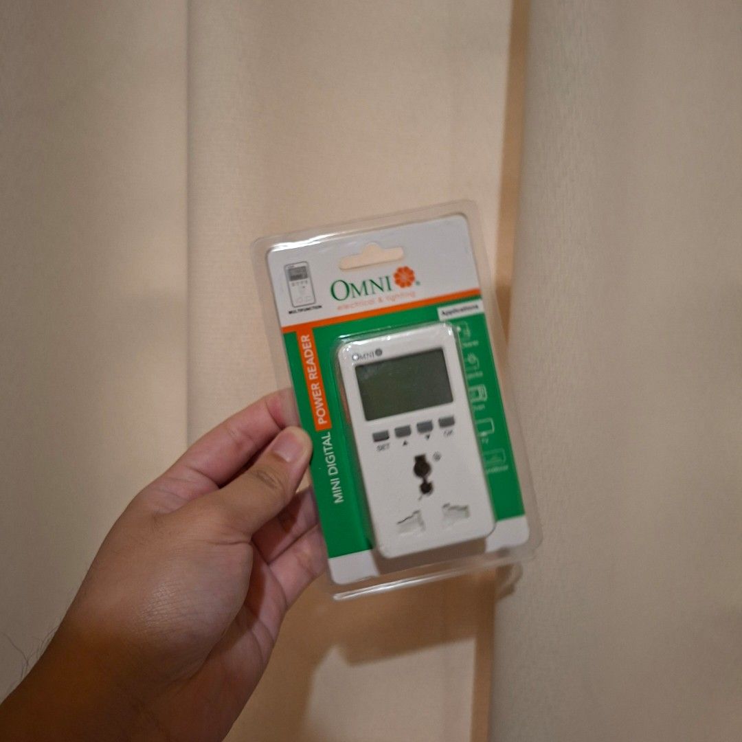 Omni Mini Digital Power Reader (Category: Cables & Adaptors) located in Pasig City. Submitted by mr.bargaindeal (Listing ID 1450994965, Image 3). Description: - Omni mini digital power reader - Measures electricity usage - Plug into wall, then plug appliance into reader - Displays voltage, current, power, and energy consumption - Ideal for monitoring electricity bills - Brand new, still in original packaging.