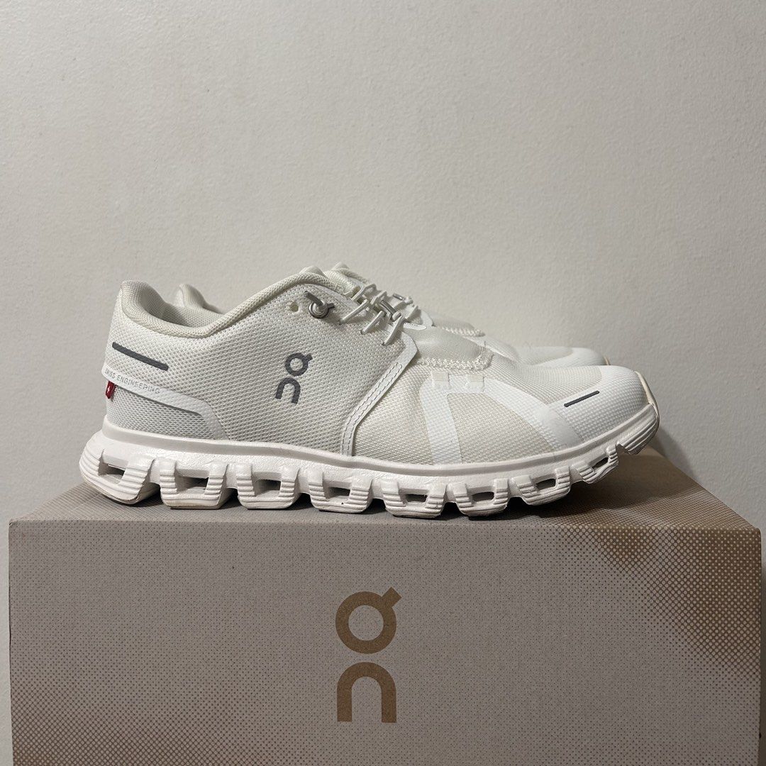 On Cloud 6 White (size 8 mens) (Category: Casual Shoes) located in Angeles City. Submitted by rondifmnts (Listing ID 1451098933, Image 1). Description: UA mid tier On Cloud 6 running shoes in White comes with extra laces size: 8 mens condition: Excellent (only used 4x light walking and just need some cleaning No Issues .