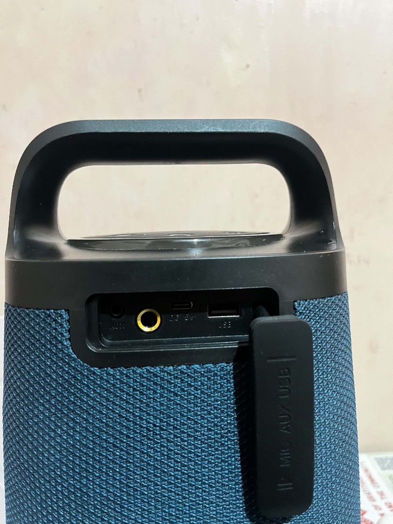 Orashare Bs21 Portable Bluetooth Speaker with LED Lights (Category: Soundbars, Speakers & Amplifiers) located in Taguig. Submitted by sullestaroyce28 (Listing ID 1451050675, Image 3). Description: Orashare bs21 80w RGB Sa kwarto lang ginagamit no issue no stain. Used like new w/ box po ₱ 3,000 📍Taguig - Portable speaker with built-in handle for easy transport. - Features vibrant, color-changing LED lights. - Simple controls for mode, volume, and