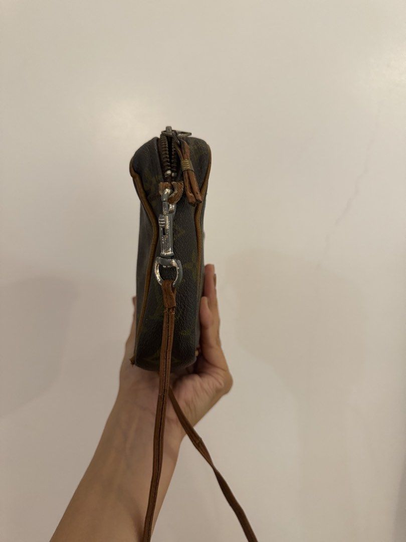 Original Louis Vuitton Vintage Sling bag (Category: Luxury Bags & Wallets) located in Carranglan. Submitted by manella07 (Listing ID 1450983479, Image 3). Description: .