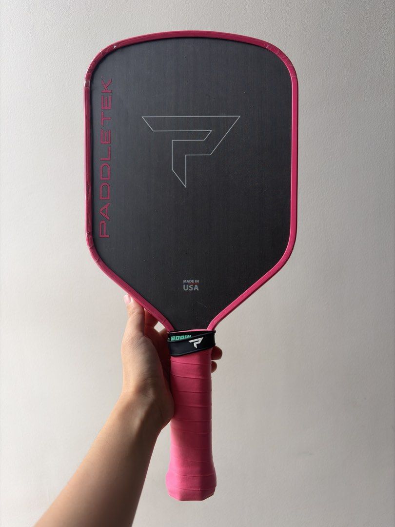 Pickle ball Paddle (Category: Racket and Ball Sports) located in Paranaque City. Submitted by gabooocious (Listing ID 1451072350, Image 2). Description: Paddletek Bantam GTO-C For SALE🩷 Selling my Paddletek Bantam for only ₱10,000 - Edge Guard Since day 1 - No core crush - Used for casual open play - No Issues RFS: Extra paddle, using BNB & J2CR Loc: Parañaque/ Alabang.
