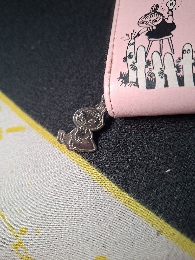 Pink Moomin Card Holder with Zipper (Category: Wallets & Card holders) located in Manila. Submitted by singlepringle (Listing ID 1451068842, Image 2). Description: .